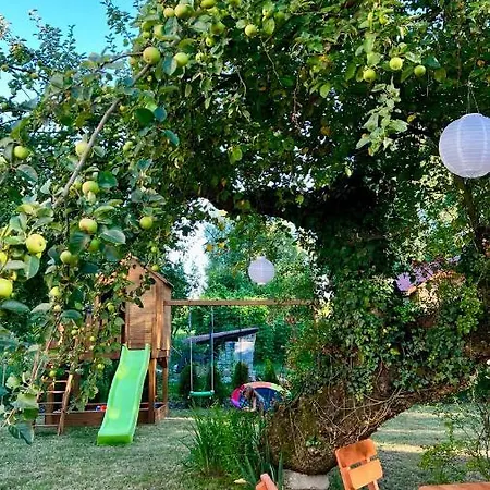 Hotel apartamentowy W Dolinie Stawow Zator By Housine Las (Oswiecim)